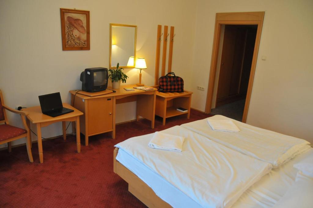 Club Aliga Retro Resort Balatonvilágos Room photo